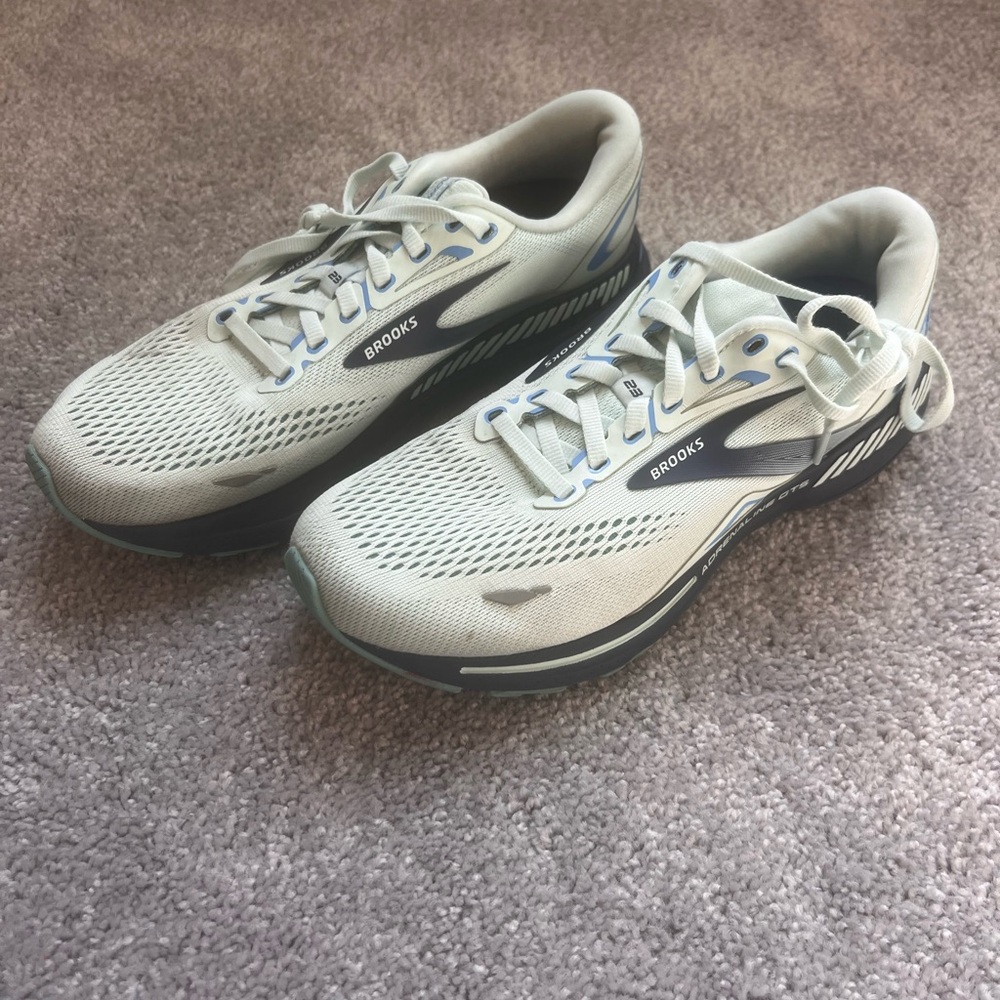 Brooks Women's Athletic Shoes - Light Gray and Navy